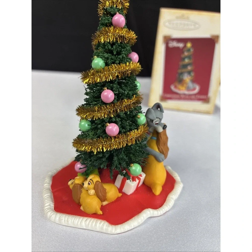 Hallmark 2005 Disney Lady & Tramp Christmas With The Family Keepsake QXD4235